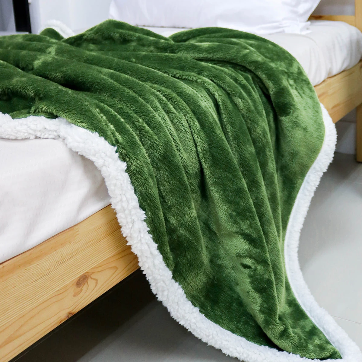 100% Recycled Polyester Plush Reversible Sherpa Blanket (Green)