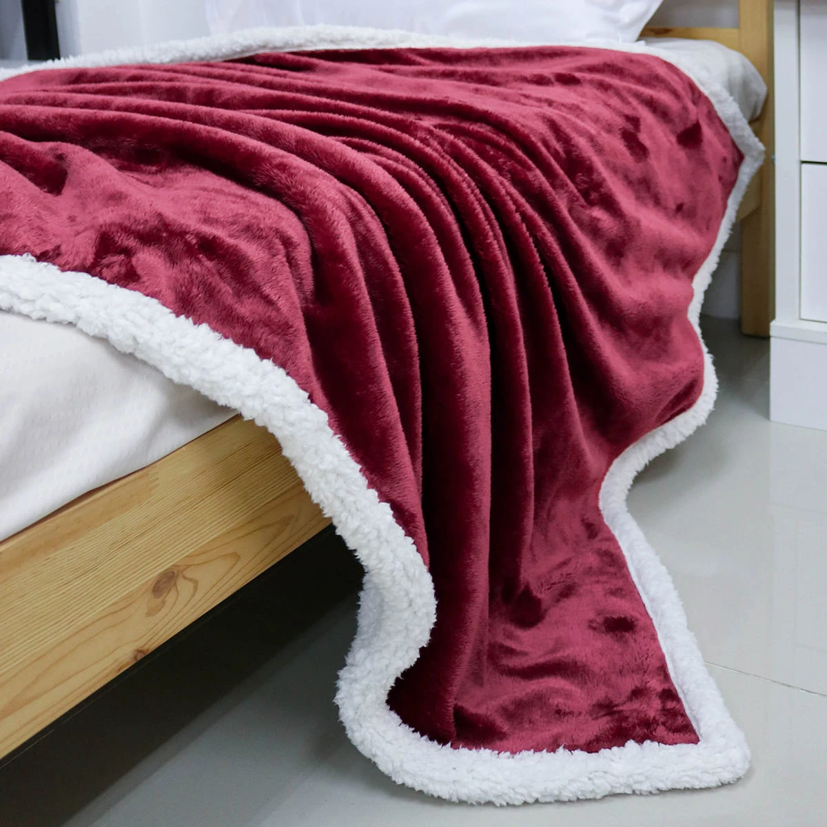 100% Recycled Polyester Plush Reversible Sherpa Blanket (Red)