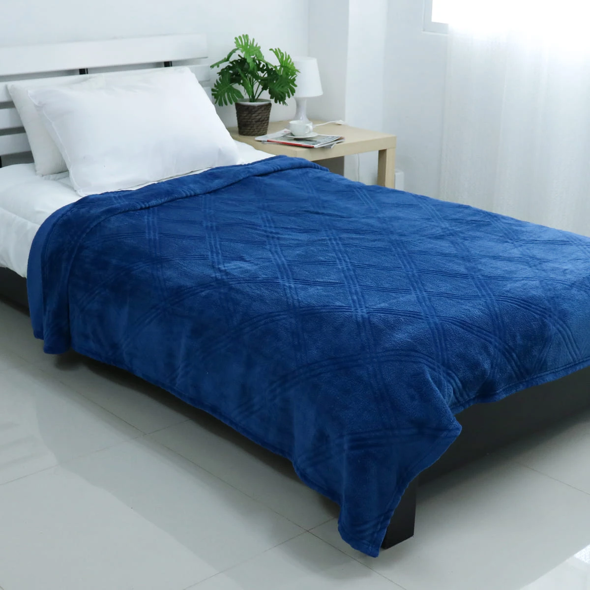 3D Diamond Pattern Flannel Blanket (Navy)