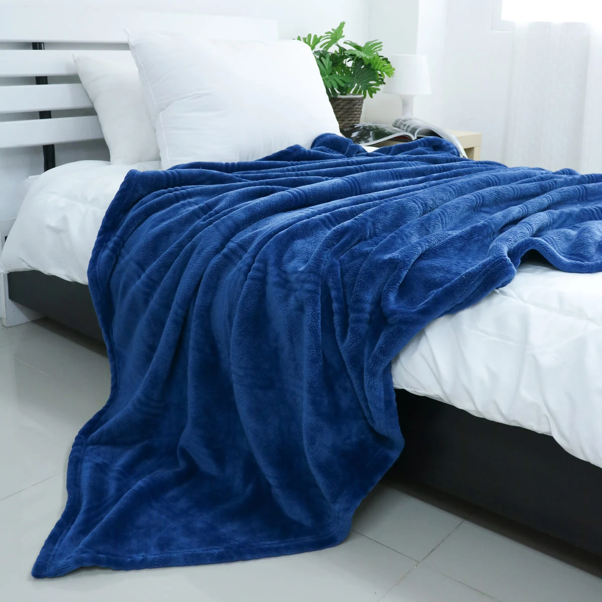 3D Diamond Pattern Flannel Blanket (Navy)