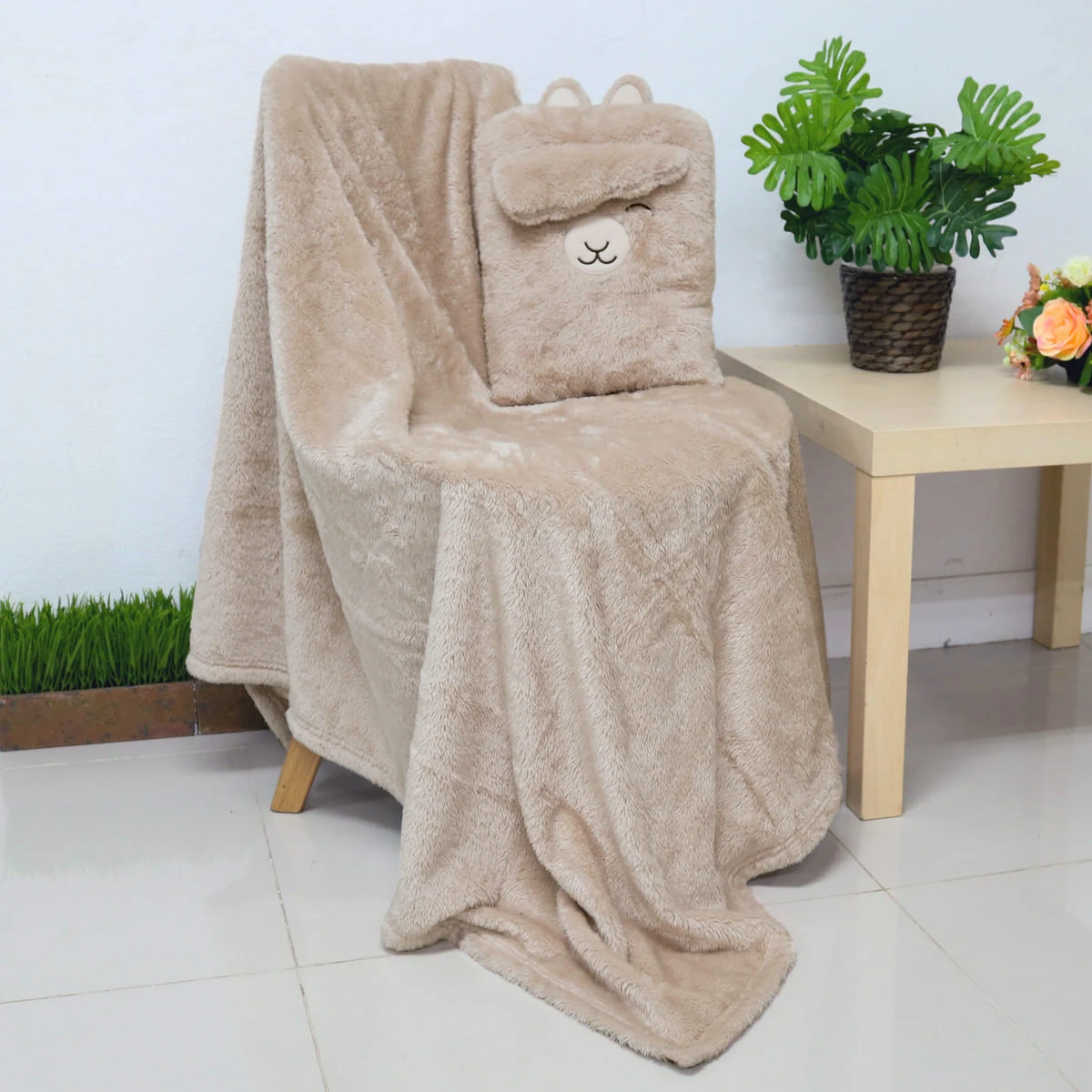 Alpaca Plush Pillow Blanket (Brown)