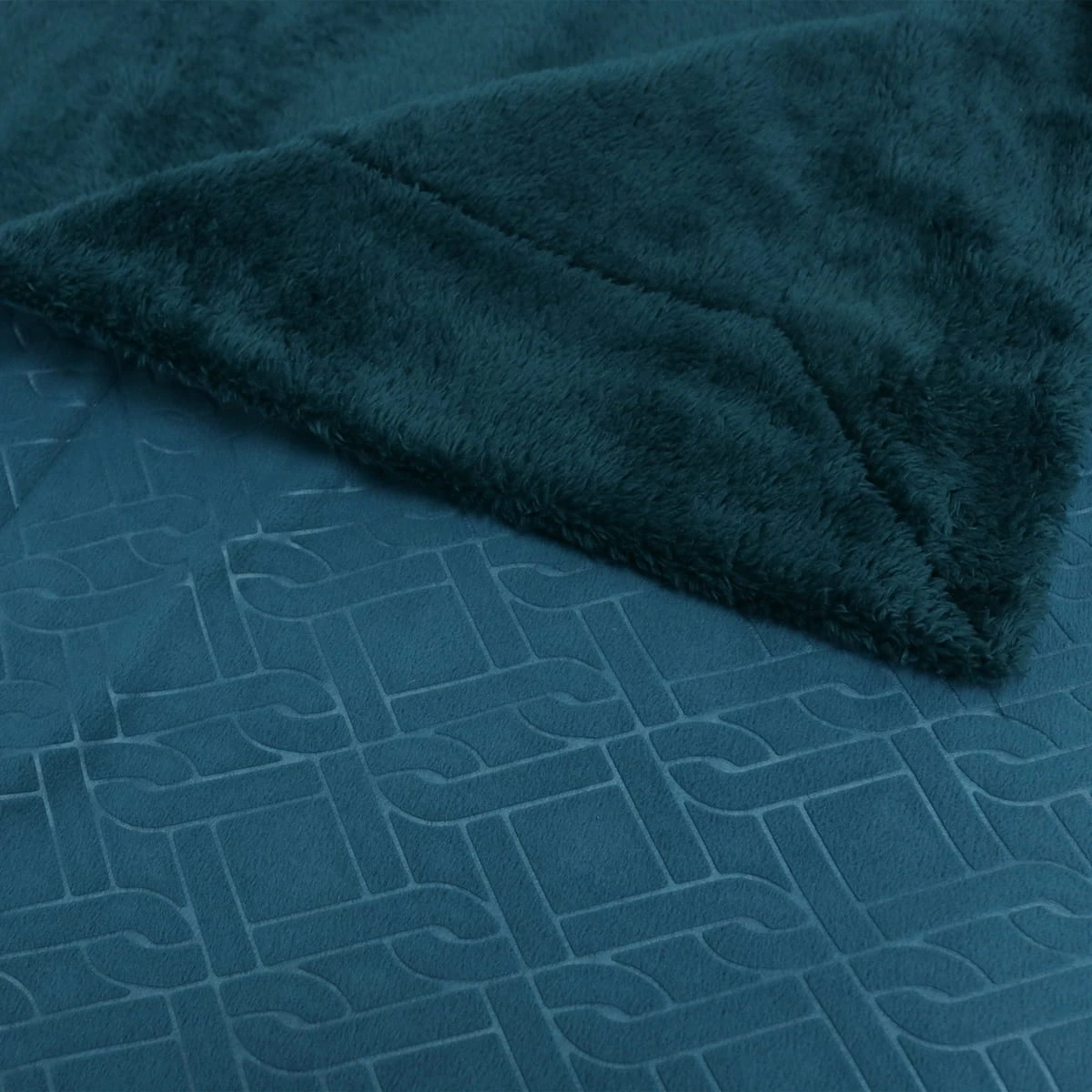 Dark Green Plush Reversible to 3D Trellis Pattern Fleece Blanket