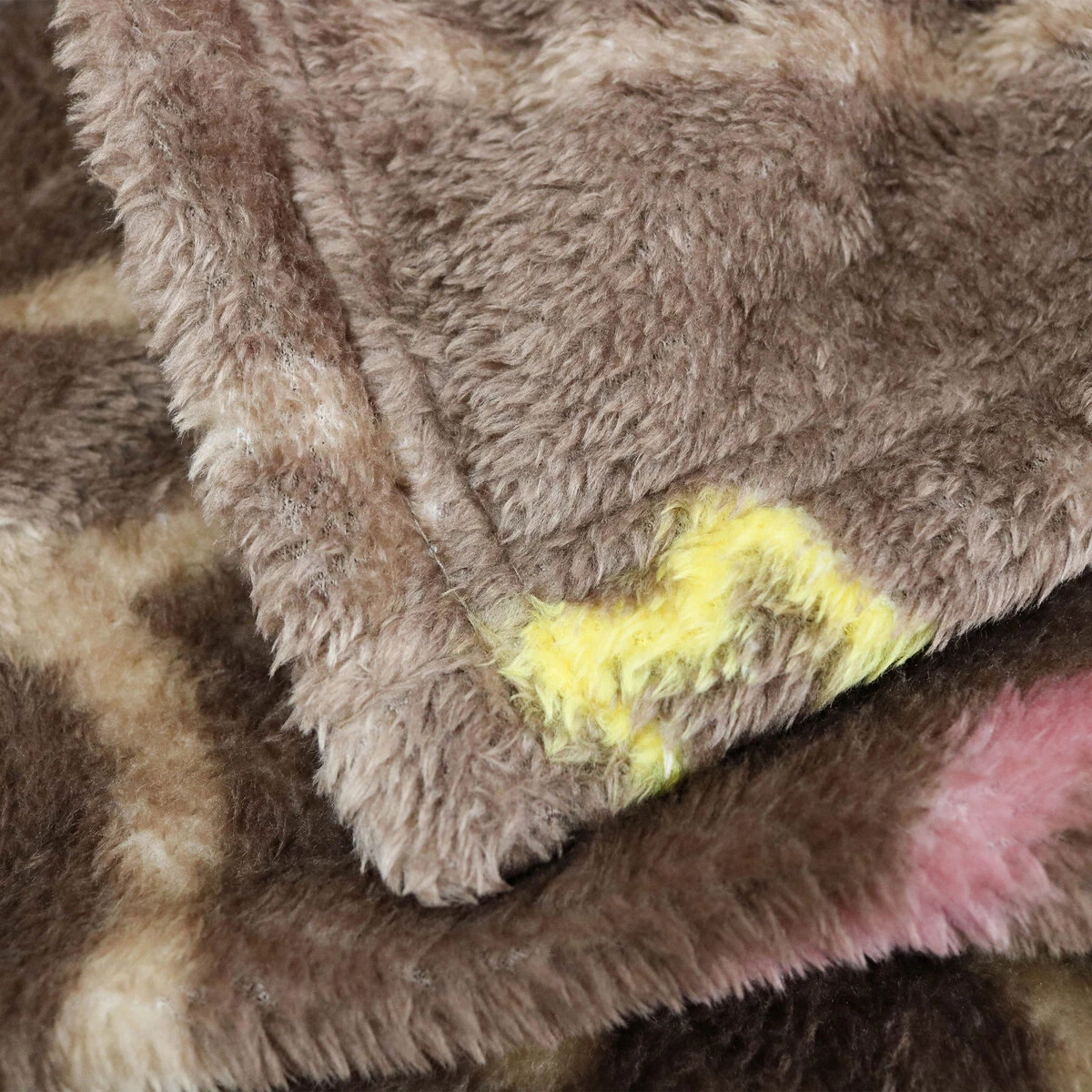 Eazzie Brownie Printed Plush Blanket (Brown)