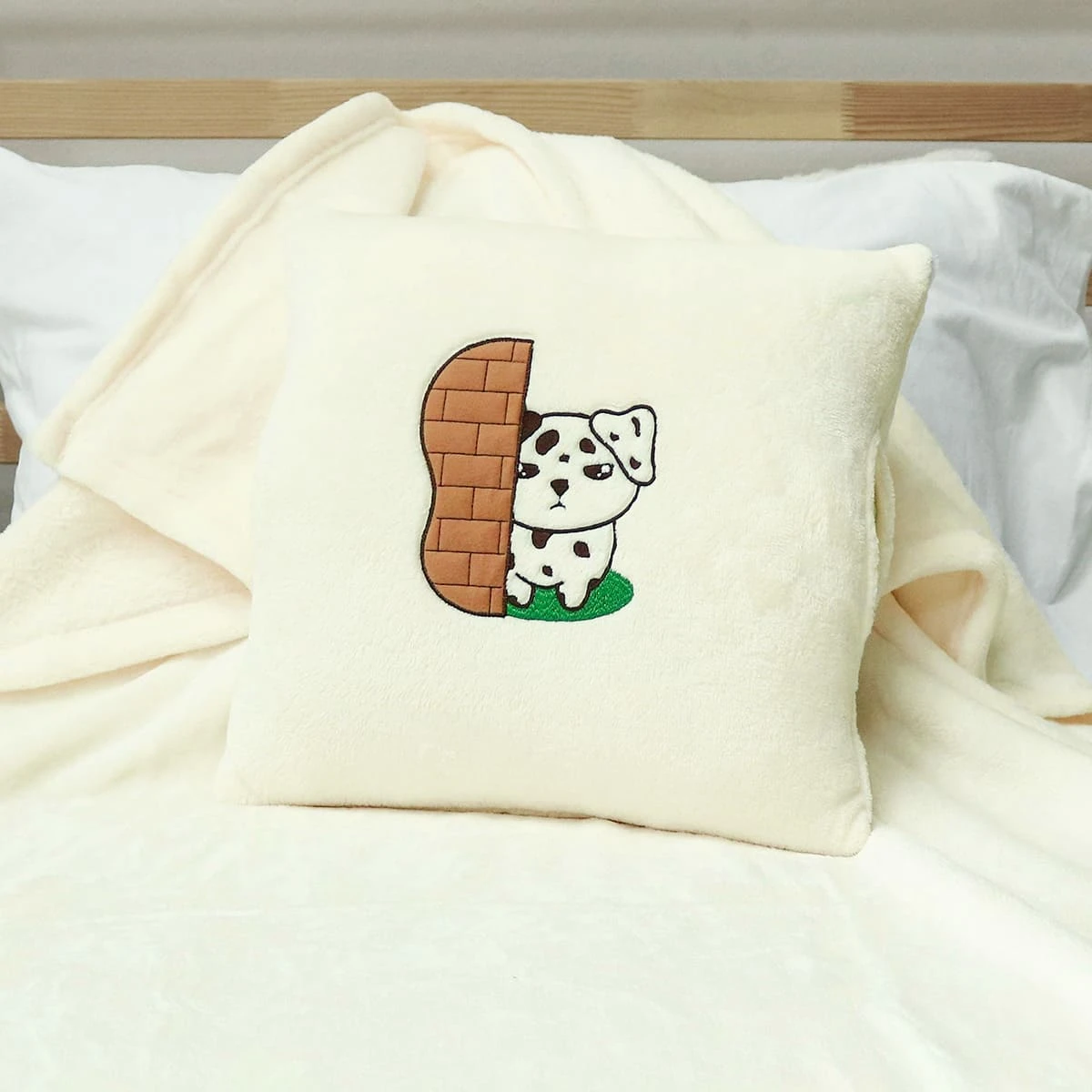 Fast Embroidery Flannel Hand Warmer Pillow Blanket (White)