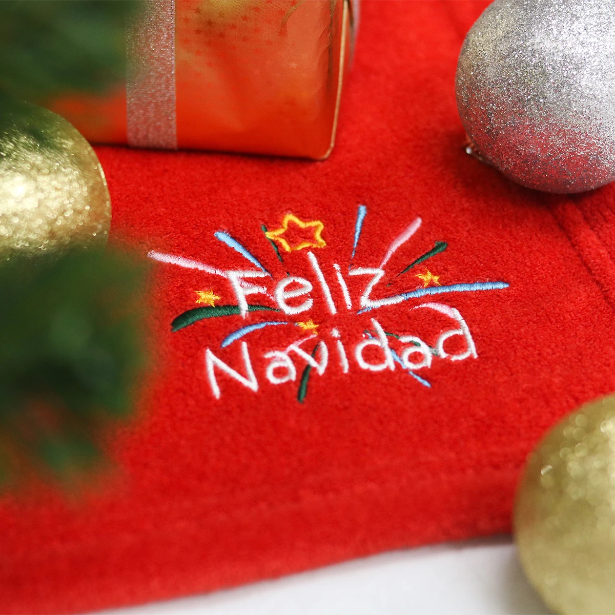 Feliz Navidad Embroidery Flannel Baby Blanket (Red)