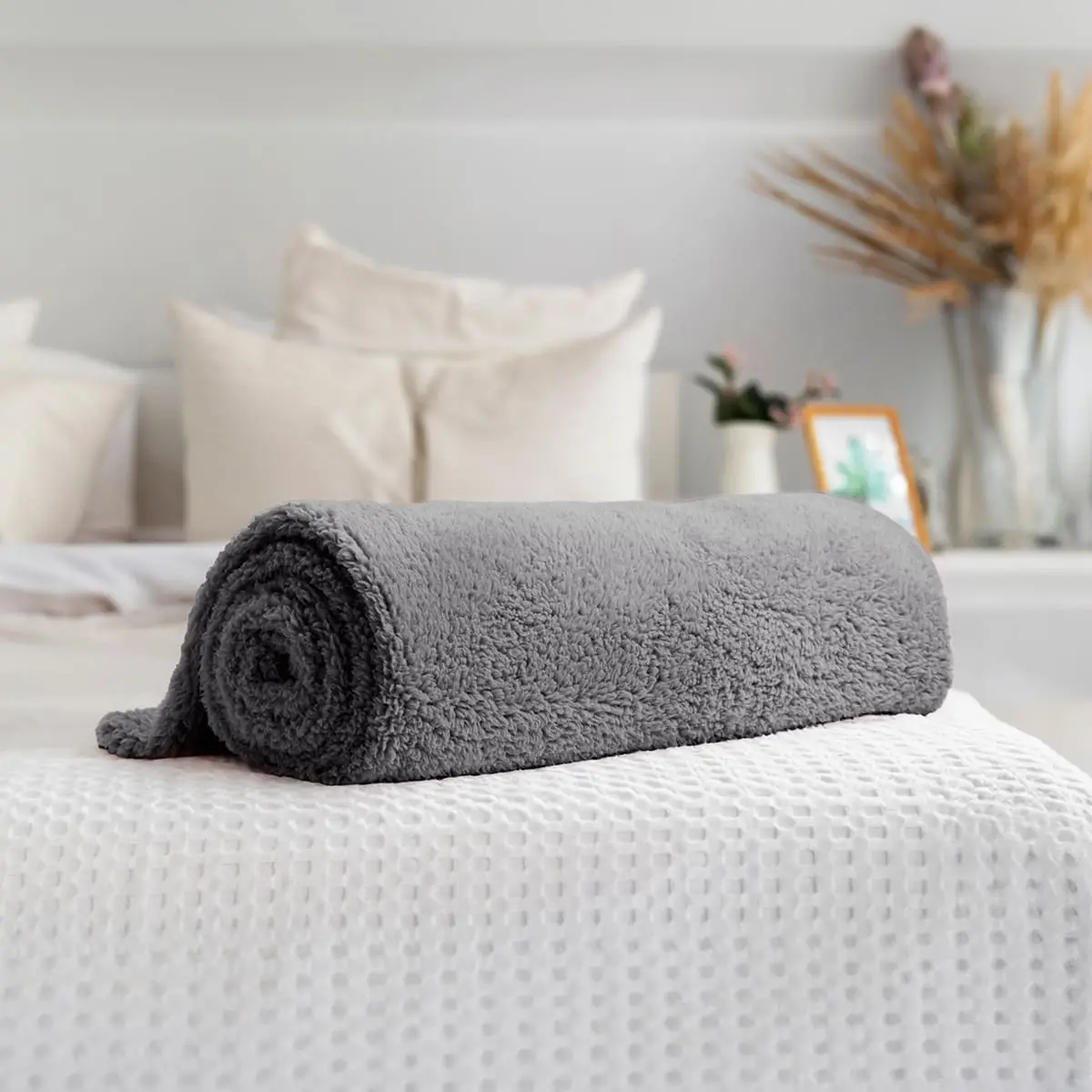Fino Plush Throw | Dark Grey