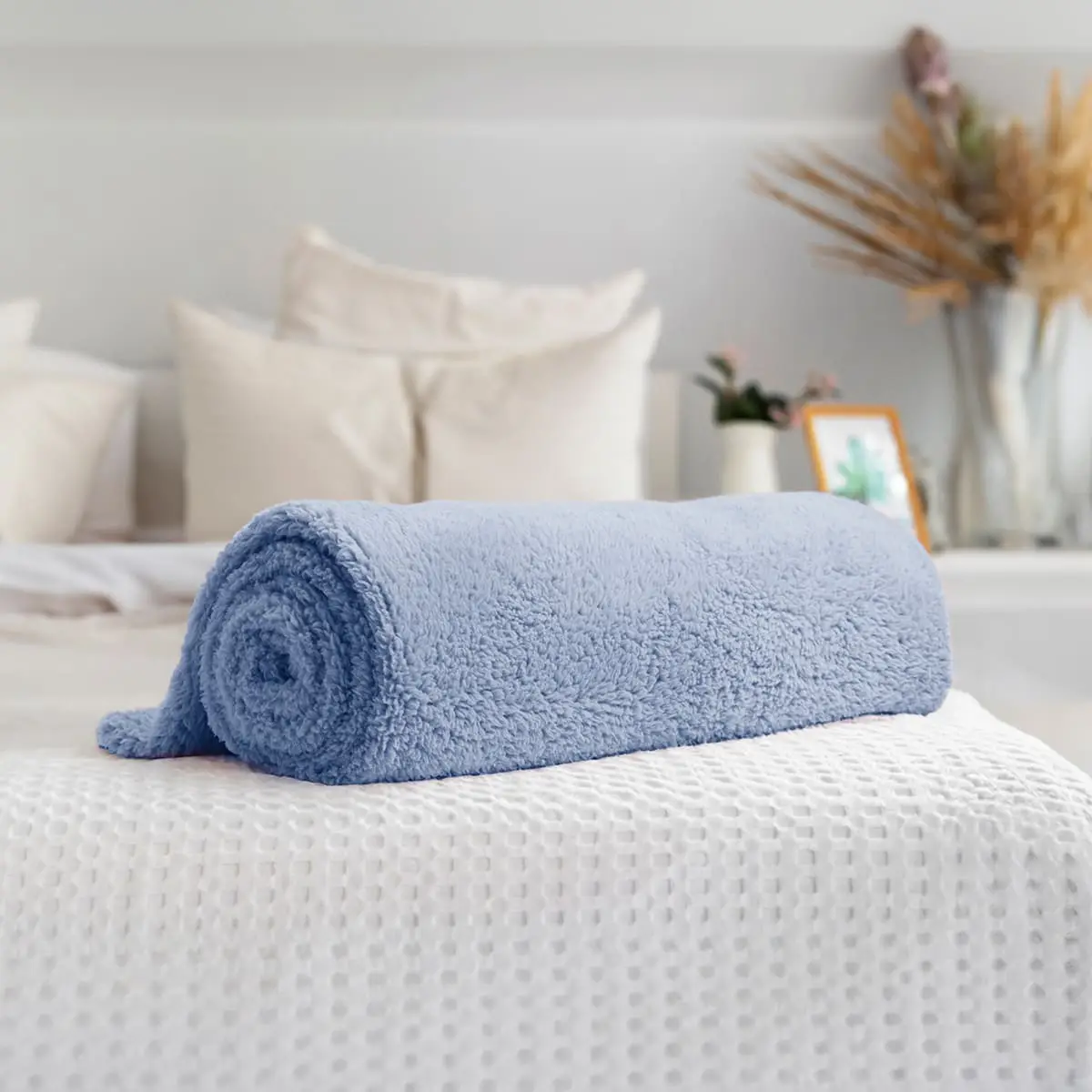 Fino Plush Throw | Light Blue