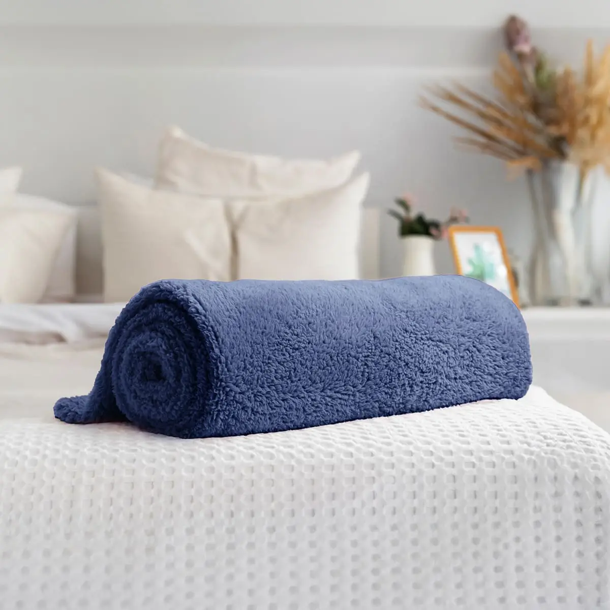 Fino Plush Throw | Navy