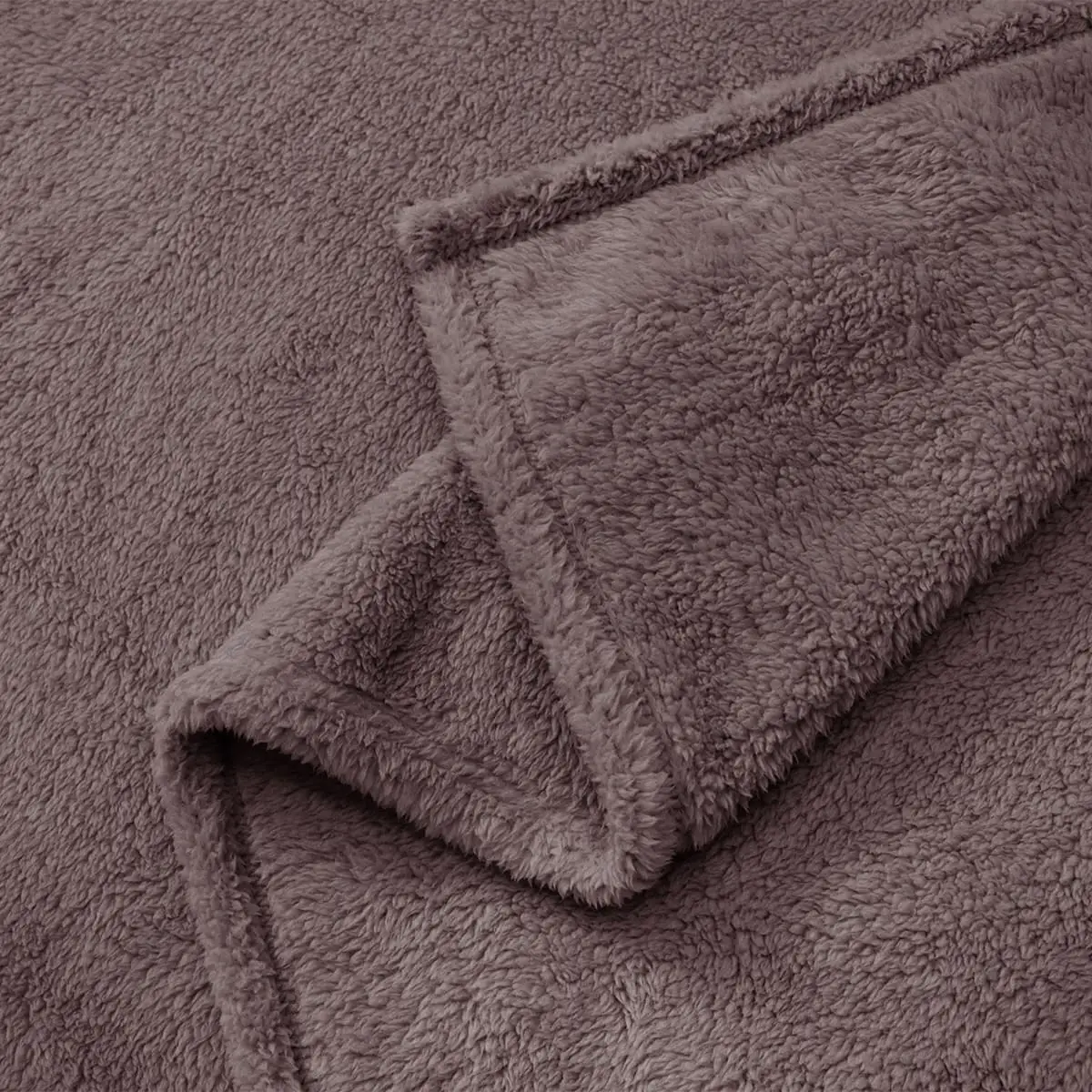 Fino Plush Throw | Red Brown
