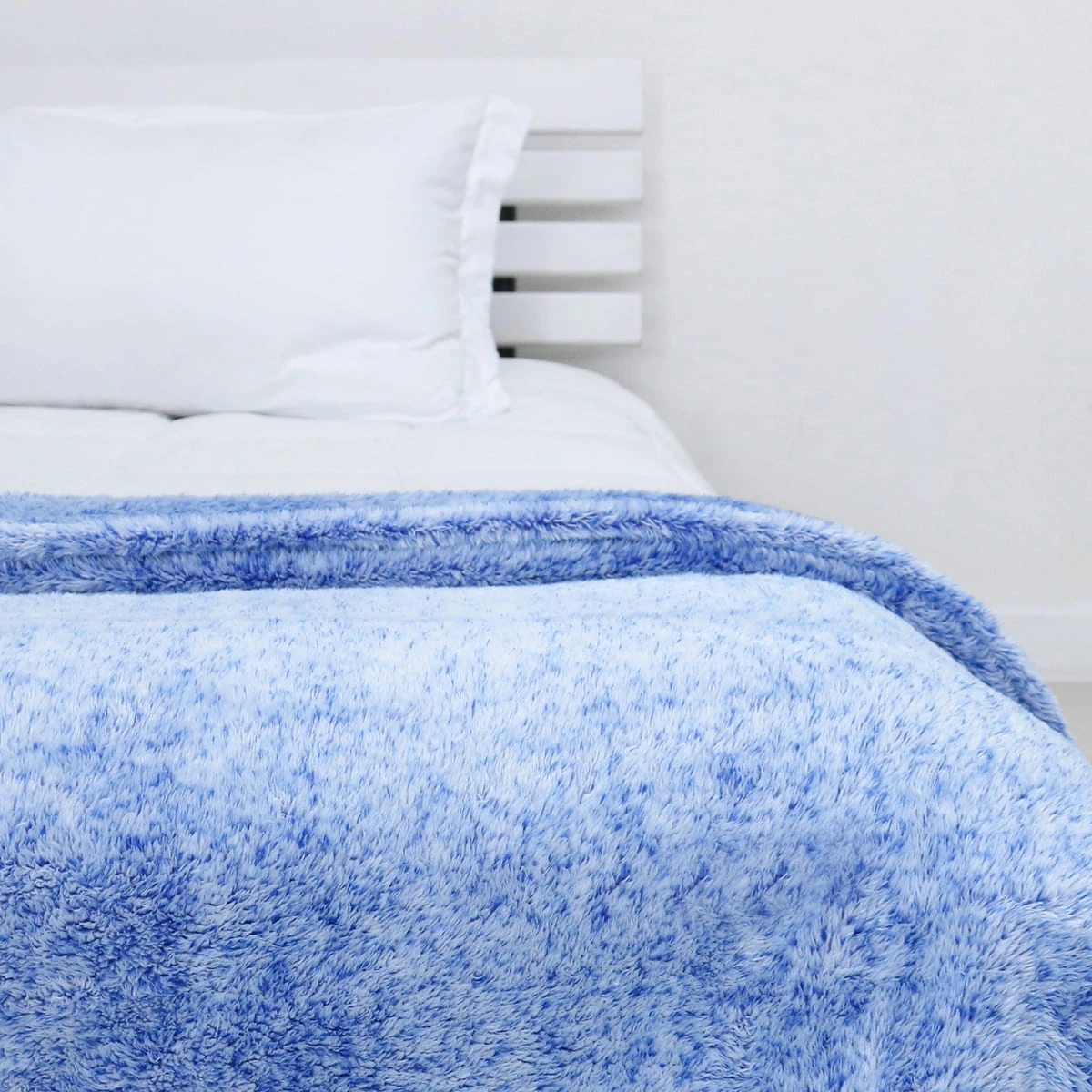 Frosted Plush Blanket (Blue)