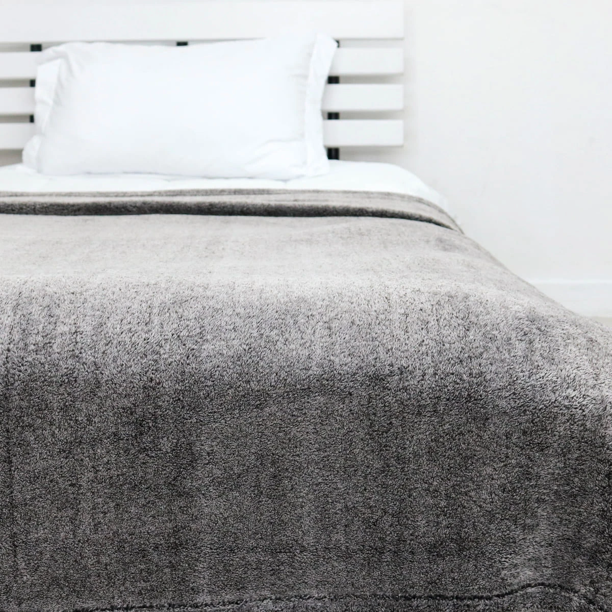 Frosted Plush Blanket (Black)