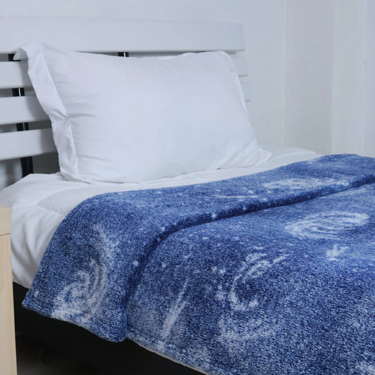 Galaxy Printed Frosted Plush Blanket (Navy)