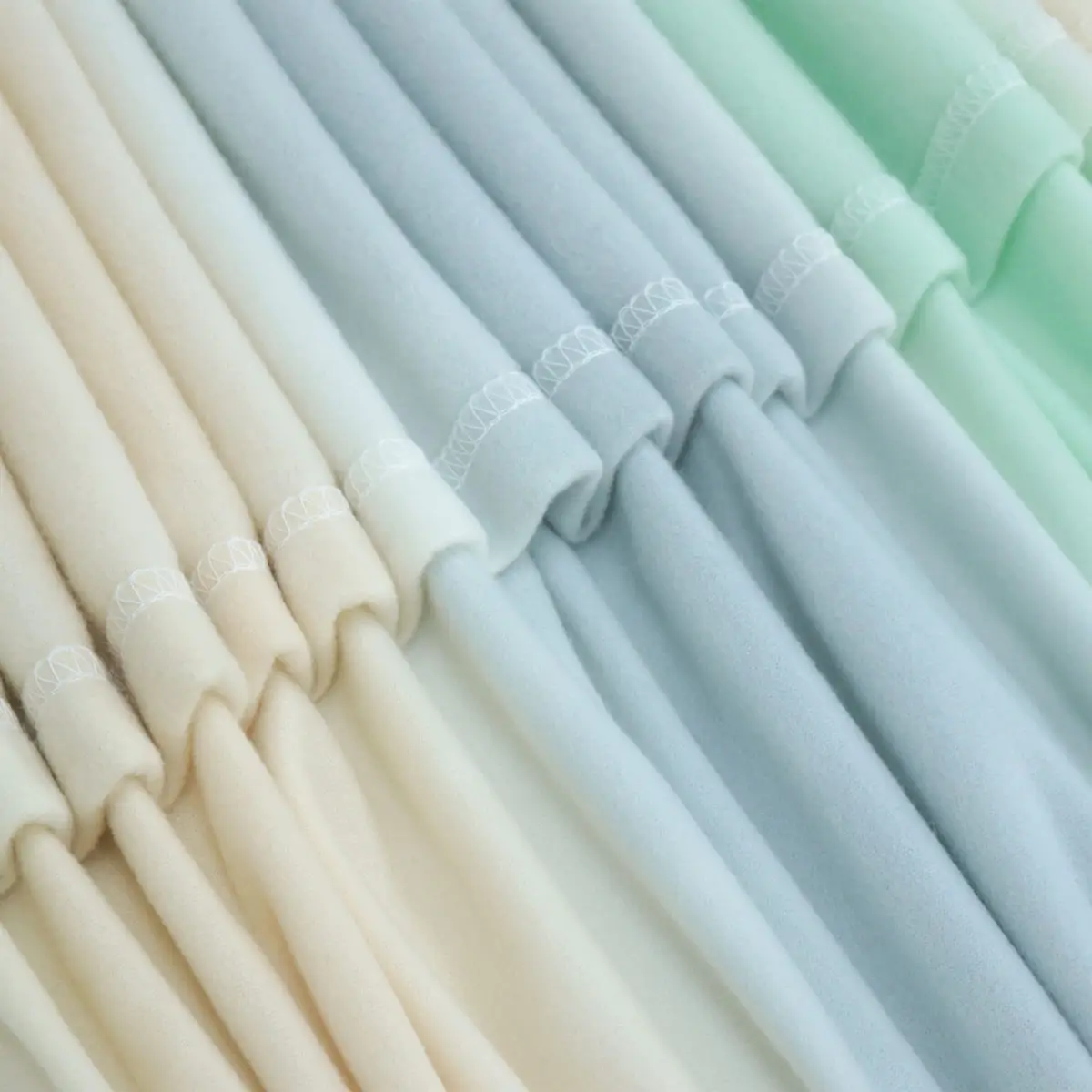 Himalai Printed Fleece Blanket 180 GSM – Horizontal Dream (304A) | From $1.99 Wholesale