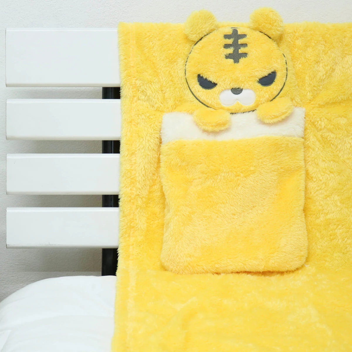 Keta 3D Embroidery Portable Plush Blanket (Yellow)