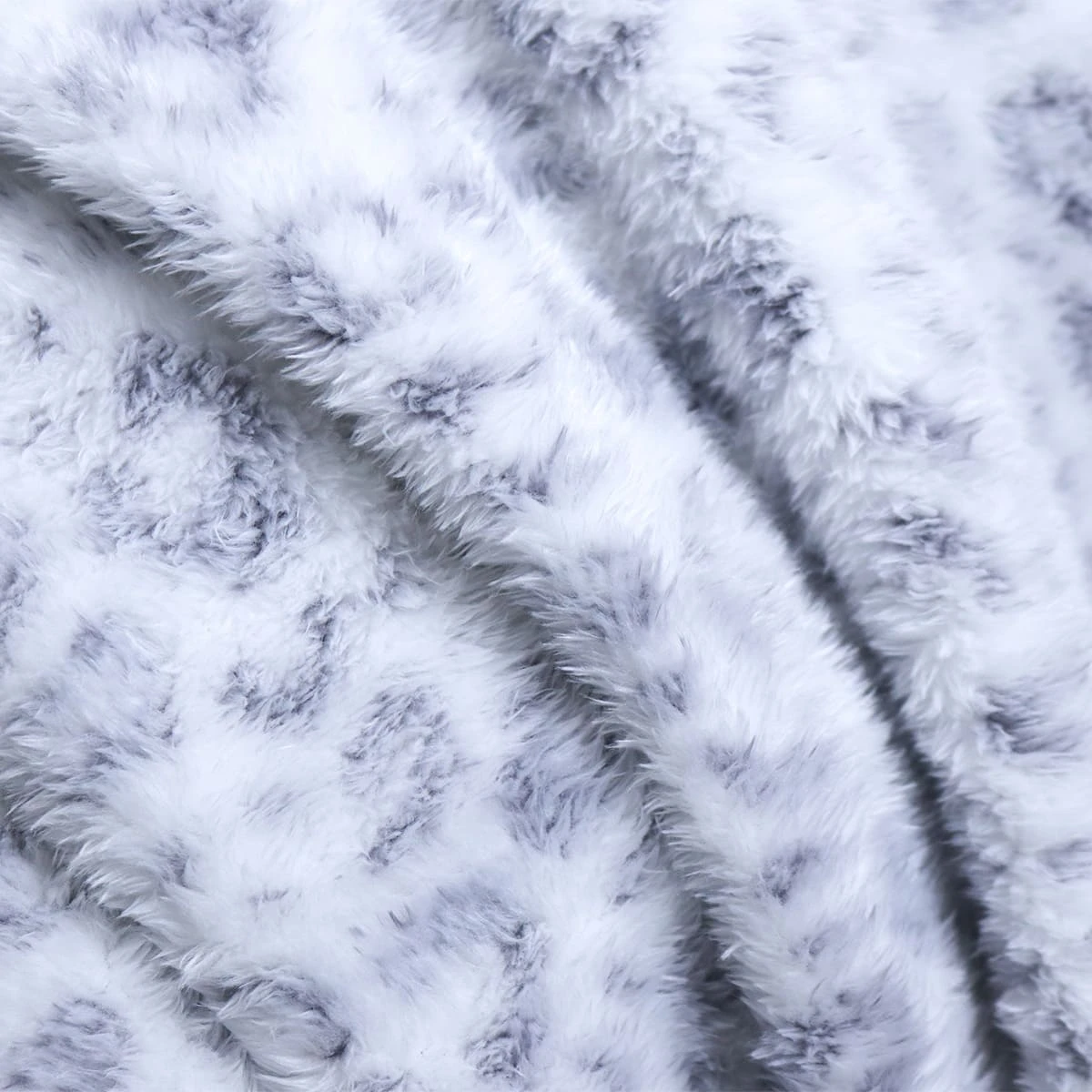 Leopard Frosted Printed Plush Blanket (White)