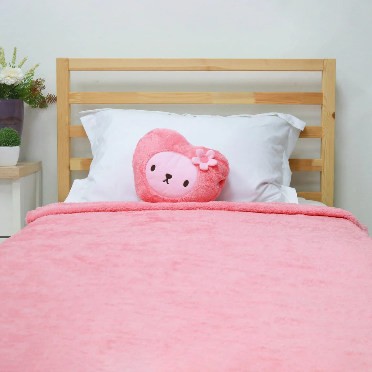 Fashion Hometex: Blanket Supplier  Lily 3D Embroidery Heart Shape Plush  Pillow Blanket (Pink)
