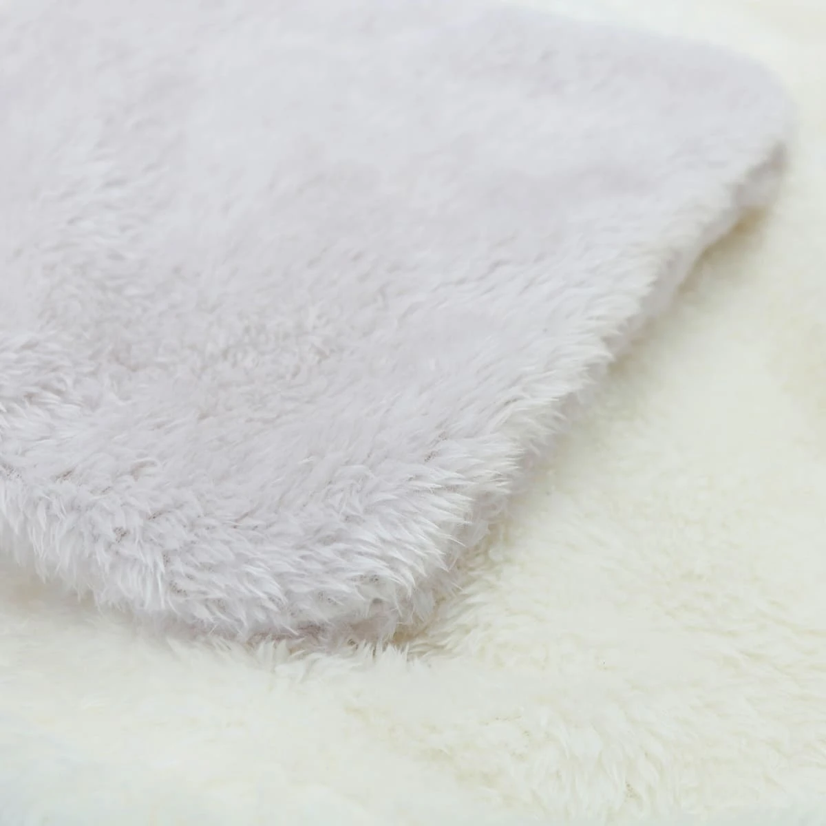 Pol 3D Embroidery Portable Plush Blanket (White)