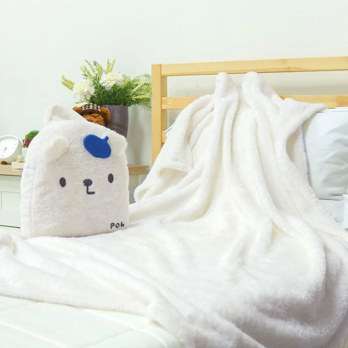 Pol V2 3D Embroidery Plush Backpack Blanket (White)