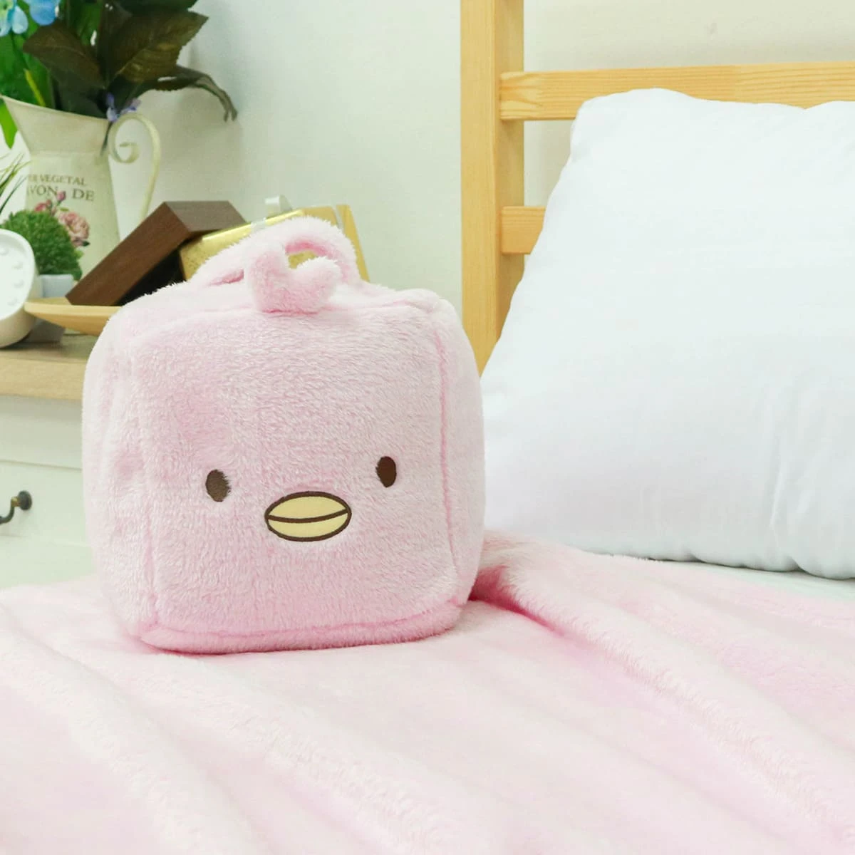 Puffy 3D Embroidery Cube Shape Carry-on Recycled Plush Blanket (Pink)