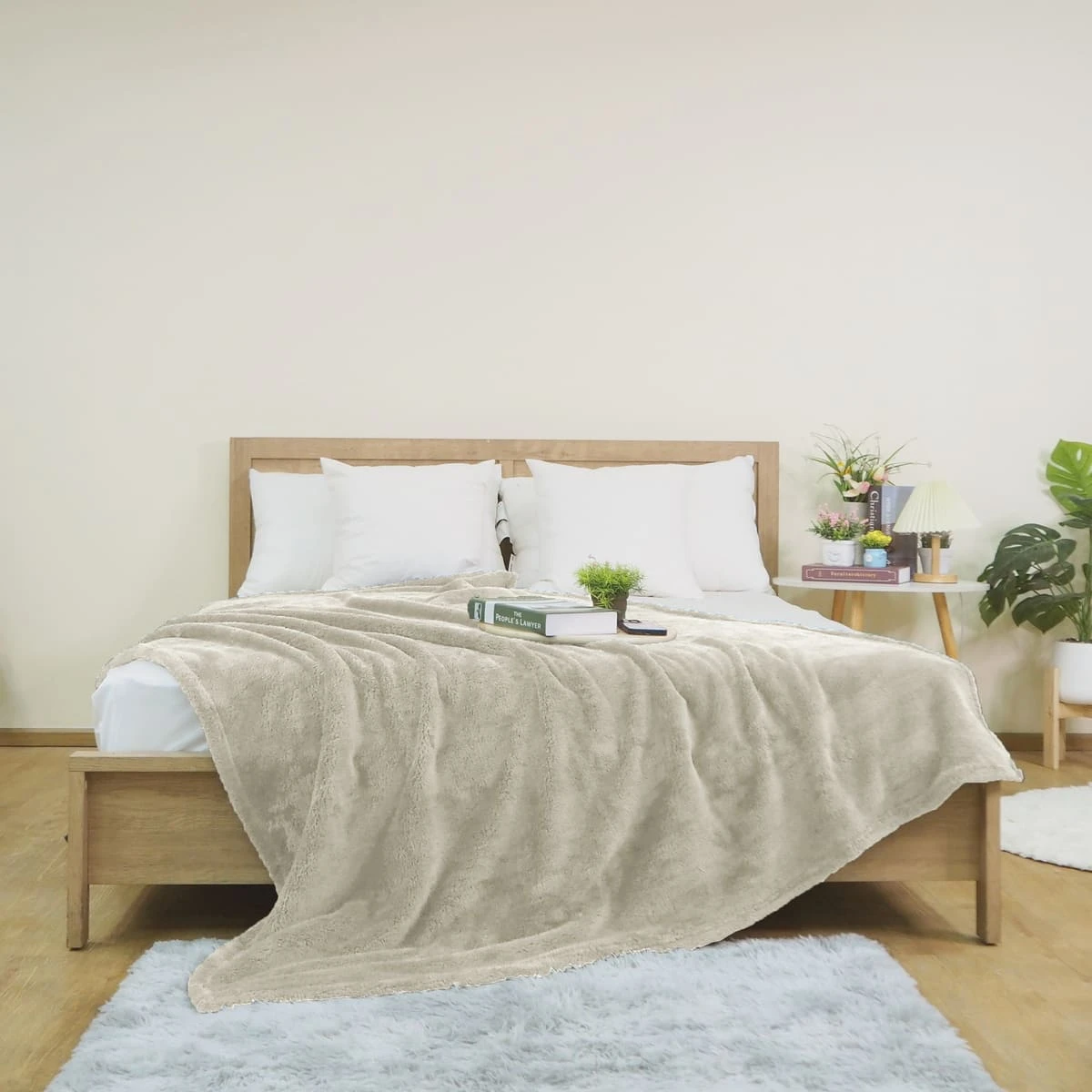 Ready-to-ship Wombat Plush Blanket (White)