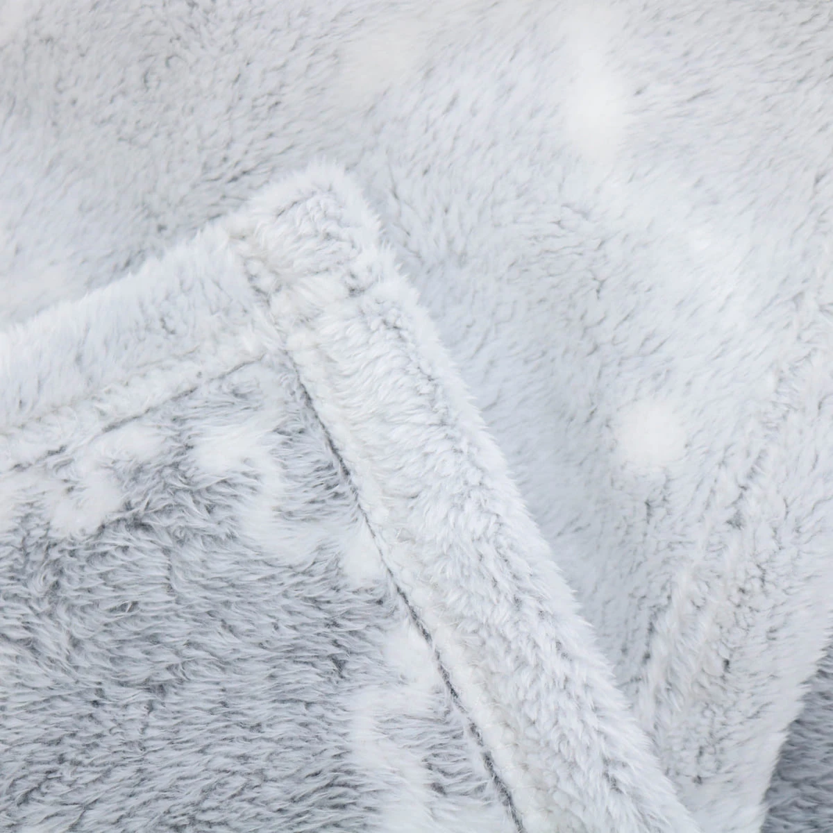 Snowflake Printed Frosted Plush Blanket (Silver Grey)