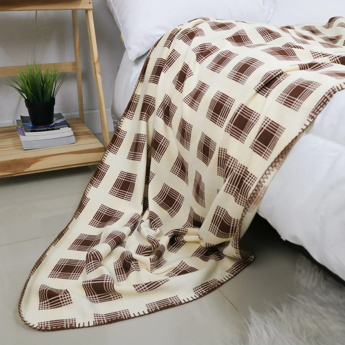 Tartan Pattern Printed Sweater Blanket (Brown,Cream)