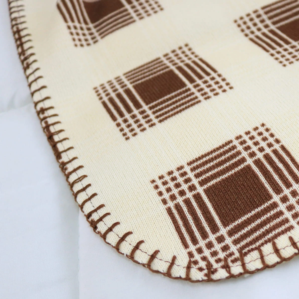 Tartan Pattern Printed Sweater Blanket (Brown,Cream)