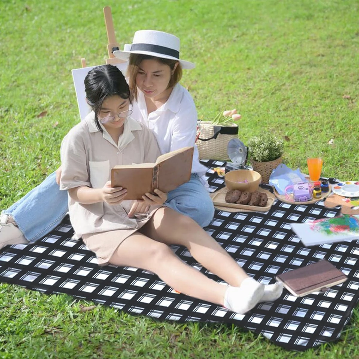 Tartan Printed Fleece Picnic Blanket (Black,White)