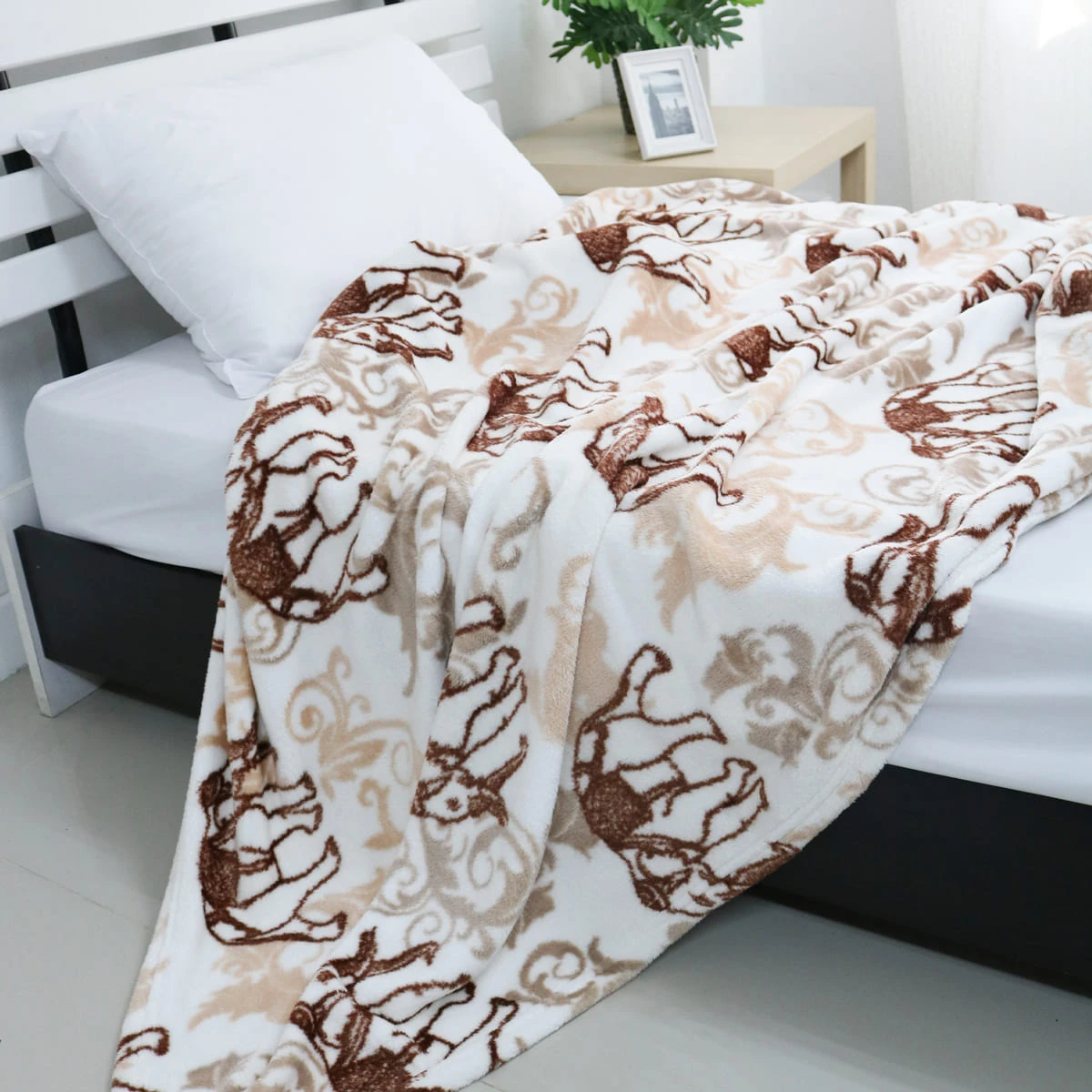 Thai Elephanet Printed Plush Blanket