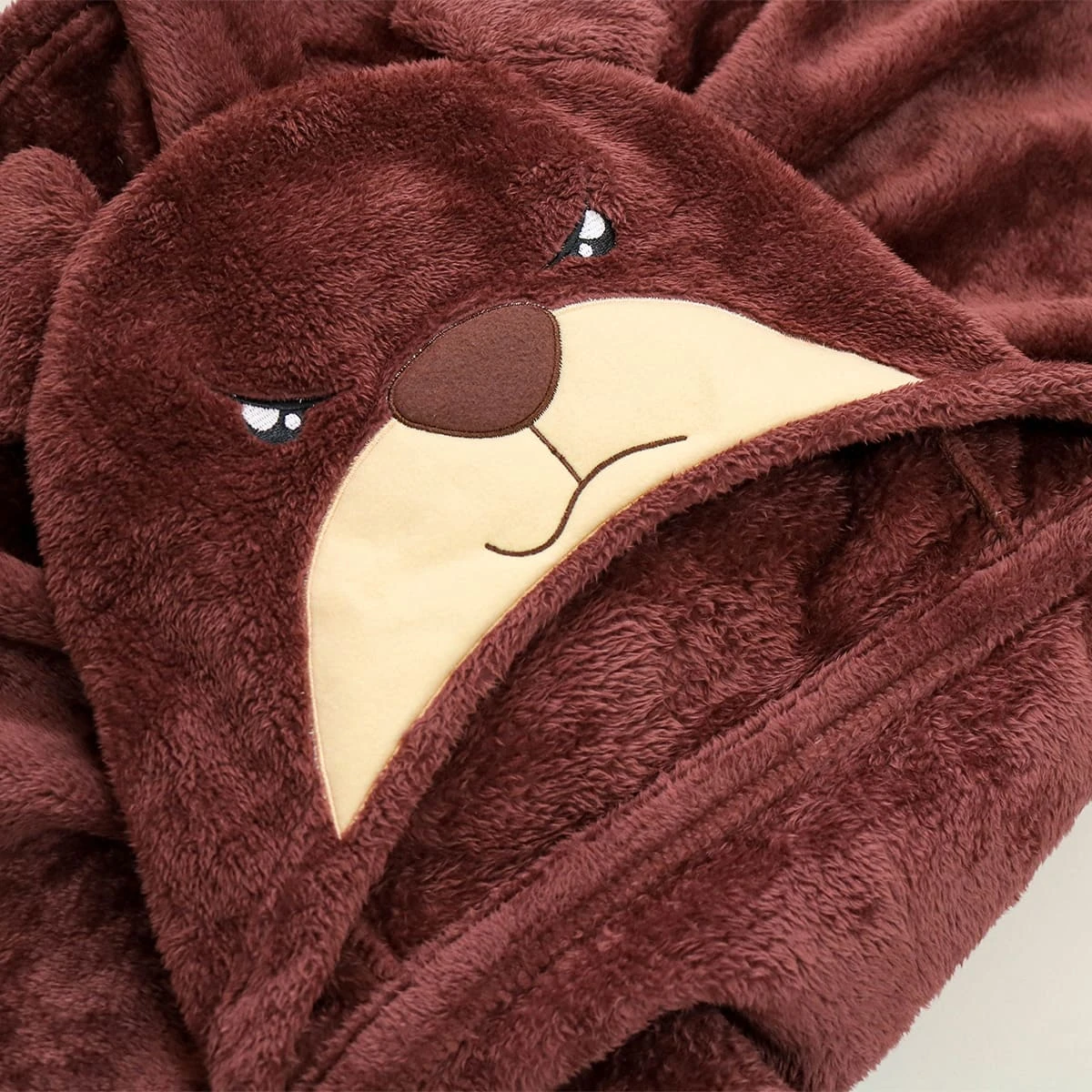 Ton 3D Embroidery Hooded Plush Blanket (Red Brown)