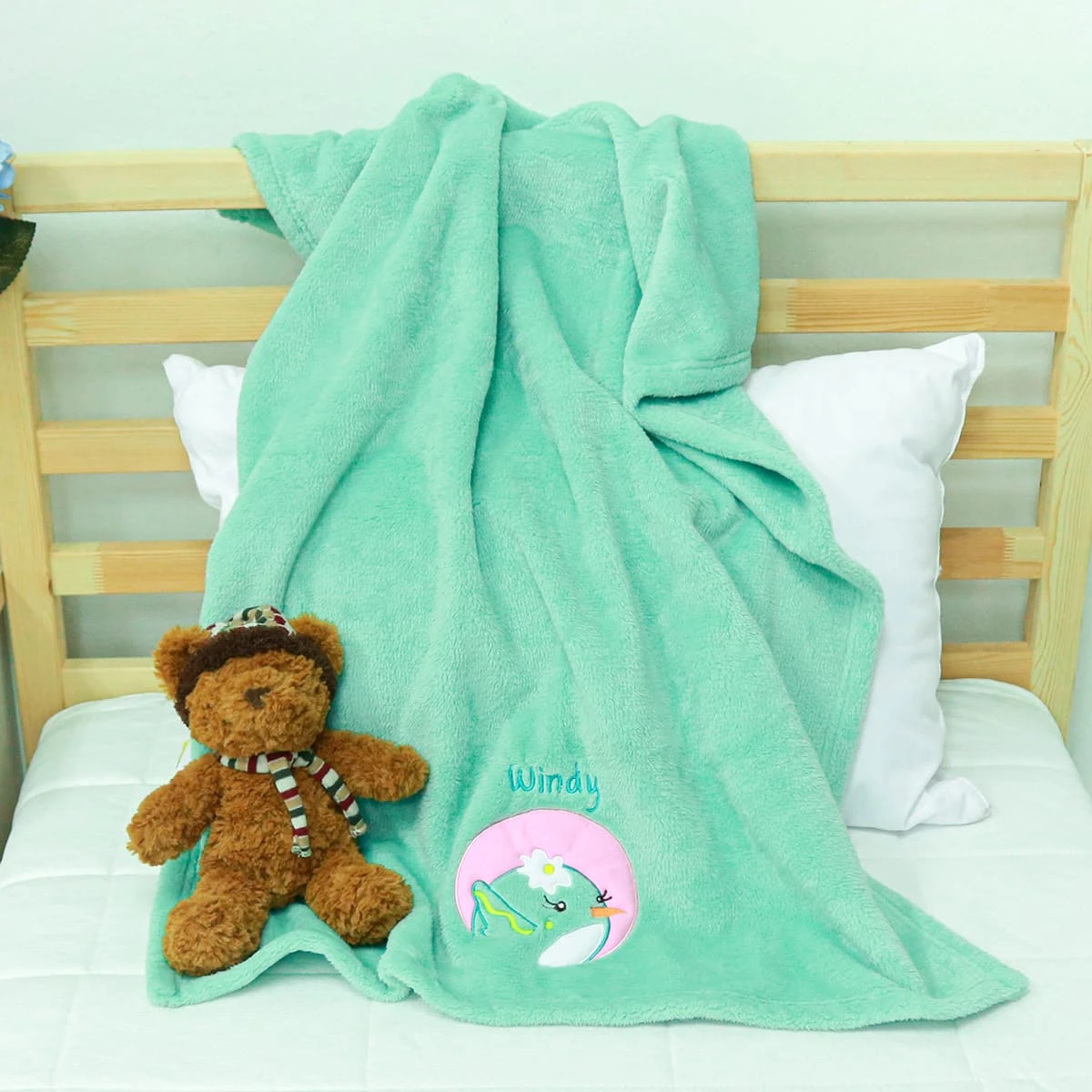 Windy Embroidery Plush Baby Blanket (Green)