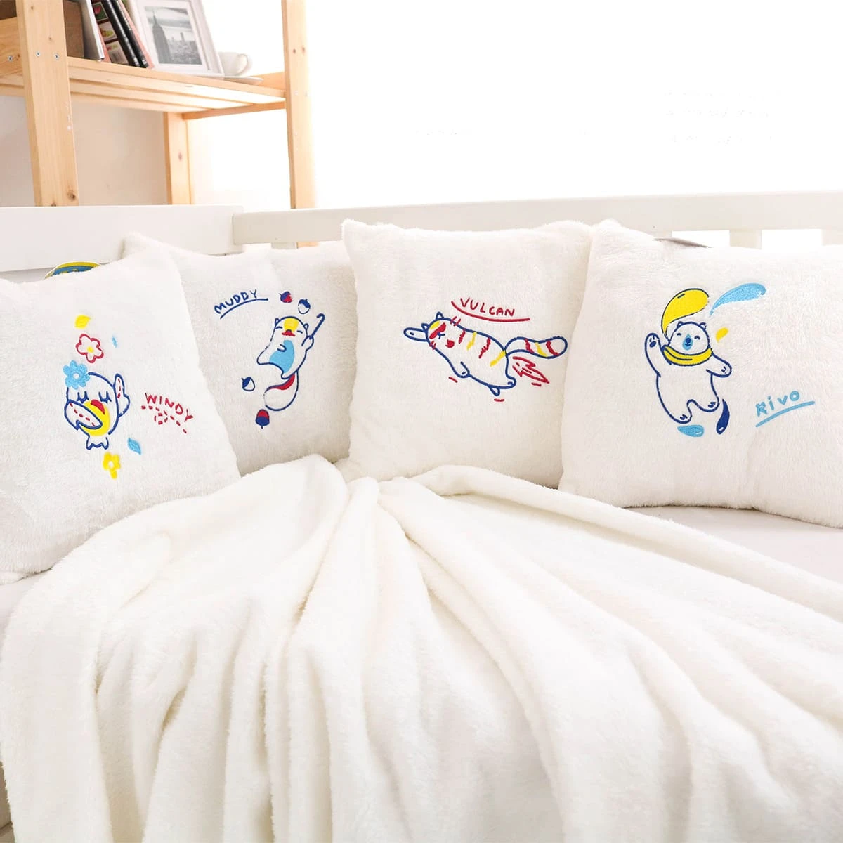 Windy Embroidery Plush Pillow Blanket (White)